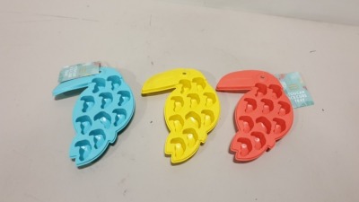 192 X BRAND NEW SUMMER LIVING SILICAN TOUCAN SHAPED ICE CUBE TRAYS IN VARIES COLOURS IE PINK, YELLOW AND BLUE IN 8 BOXES