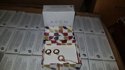 224 X AVON MIRAM INTERCHANGABLE NECKLACE 1 NECKLACE & 3 INTERCHANGABLE PENDANTS
