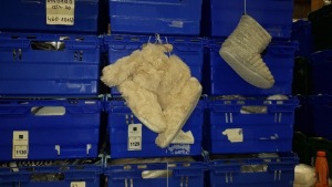 £400 MIN RETAIL VALUE OF CHILDRENS SLIPPER BOOTS IN VARIOUS STYLES AND SIZES IN 5 TRAYS (NOT INCLUDED)