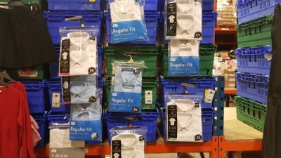 £400 MIN RETAIL VALUE OF CHILDRENS BOYS BLUE AND WHITE SHIRTS SHORT SLEEVED SHIRTS IN VARIOUS STYLES AND SIZES IN 5 TRAYS (NOT INCLUDED)