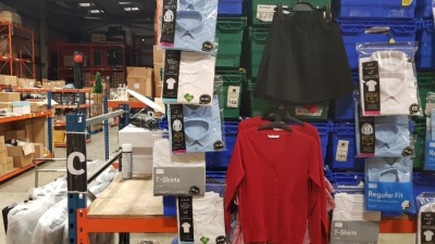 £400 MIN RETAIL VALUE OF CHILDRENS BOYS BLUE AND WHITE SHIRTS SHORT SLEEVED SHIRTS IN VARIOUS STYLES AND SIZES IN 5 TRAYS (NOT INCLUDED)