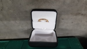 FULL TRAY OF APPROX 200 X AVON 18K GOLD PLATED RINGS (TRAY NOT INCLUDED)