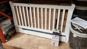 MIXED LOT CONTAINING HOMEBASE WHITE COT, APPROX 400 X BRAND NEW HANGING HOME SWEET HOME HOUSE PLAQUES AND 7 X SET OF 2 GEO AND GREY SPLATTER PRINT CARDBOARD STORAGE BOXES