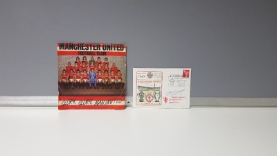 2 X ITEMS OF MANCHESTER UNITED MEMORABILIA TO INCLUDE - A MANCHESTER UNITED DIVISION 2 CHAMPIONS 1975 POSTCARD WITH A GENUINE TOMMY DOCHERTY SIGNATURE & A MANCHESTER UNITED RECORD - GLORY GLORY MAN.UNITED & THE WEBLEY TRAIL