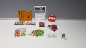 A COLLECTION OF FOOTBALL MEMORABILIA TO INCLUDE - APPROX 75 X MIXED SPORTING CARDS, VICTOR SPORTS WALLET WITH ORIGINAL STAR TEAMS OF 1961, 1 X FA PREMIER ACADEMY LEAGUE 2001/02 SEASON MANCHESTER UNITED VS LEEDS UNITED PROGRAMME & A LITTLE BOOK OF UNITED