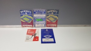 5 X MANCHESTER UNITED AWAY PROGRAMMES FROM THE 1963 SEASON TO INCLUDE MANCHESTER UNITED VS BOLTON WANDERERS,EVERTON, 2 X BURNLEY, ARSENAL IN VERY GOOD CONDITION