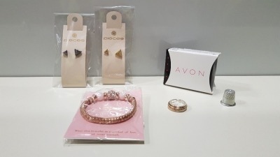 TRAY CONTAINING 200+ BRAND NEW ASSORTED INDIVIDUALLY PACKAGED AVON SPARKLE LIKE MARKLE ETERNITY RING AND MIRIAM INTERCHANGEABLE NECKLACE.