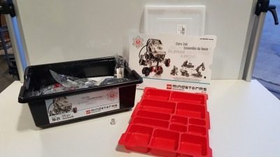 1 X BRAND NEW LEGO MINDSTORMS EDUCATION EV3 CORE SET. (MADE FOR IPOD, IPHONE AND IPAD) (6159426)