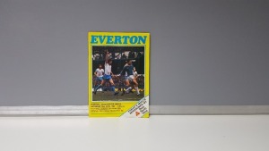 1 X MANCHESTER UNITED AWAY PROGRAMME FROM THE 1982 SEASON TO INCLUDE - MANCHESTER UNITED VS EVERTON IN VERY GOOD CONDITION