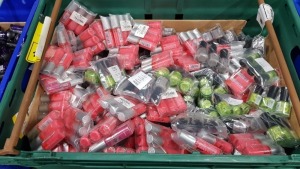 APPROX 450 X BRANDED NEW NAIL POLISH IN VARIOUS COLOURS - RRP £900.00 (NOTE TRAY NOT INCLUDED)