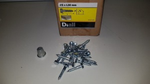APPROX 74,000 X BRAND NEW WOOD SCREW PAN YZP 4 X 30 LOOSE IN 40 BOXES