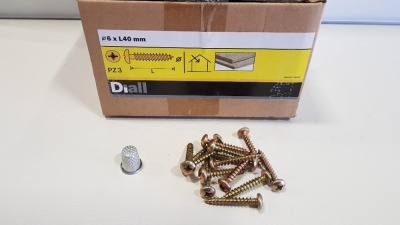 32,400 X BRAND NEW WOOD SCREW PAN YZP PZD 6 X 40 LOOSE IN 54 BOXES