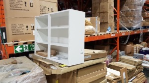 VARIOUS KITCHEN CARCAS UNITS IN WHITE ON A FULL PALLET