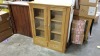 5 X HARROGATE OAK AND OAK VENEER HUTCH WITH GLASS DOOR