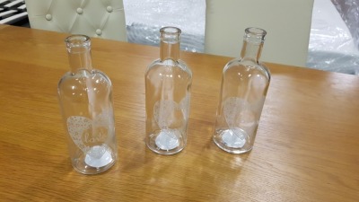 500 X BRAND NEW LOVE BOTTLE VASES 23CM HIGH ON A PALLET