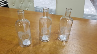 500 X BRAND NEW LOVE BOTTLE VASES 23CM HIGH ON A PALLET