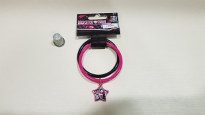 960 X BRAND NEW MONSTER HIGH SET OF 2 BRACELETS WITH CHARMS IN PINK AND BLACK IN 40 SMALL BOXES