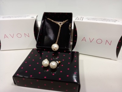 224 X BRAND NEW AVON KADEE GIFTSET - 1 X NECKLACE AND 1 X PAIR OF EARRINGS