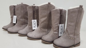 16 X BRAND NEW THE CHILDRENS PLACE TAUPE BOOTS SIZE 4, 5, 6, 7, 8, 9, 10, 11 KIDS RRP $639.20