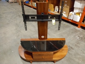 1 X BRAND NEW BOXED LIGHT OAK COLOURED TV STAND WITH TV BRACKET AND TEMPERED GLASS (1300X466X270MM)