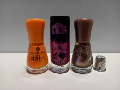 APPROX 450 X BRAND NEW NAIL POLISH IN VARIOUS COLOURS - RRP £900.00 (TRAY NOT INCLUDED)