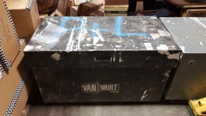 1 X (VAN VAULT) 4-SITE VAN BOX IN BLACK - NO KEYS