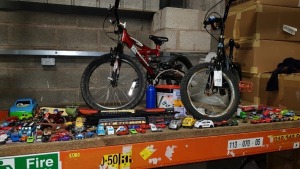 LARGE QUANTITY OF CHILDREN'S TOYS TO INCLUDE - 2 X CHILDRENS MOUNTAIN BIKES, VARIOUS CHILDRENS CARS,TRAINS, TRAIN TRACK, LIGHT SAVER, MECCANO SET ETC