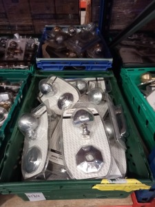 APPROX 50 X (BRAND NEW) INDIVIDUAL (SANDLEFORD) DOOR KNOBS/FURNITURE IN VARIOUS COLOUR SHADES - CONTAINED IN 2 TRAYS