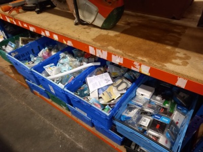 APPROX 1000+ MIXED ITEMS TO INCLUDE - VARIOUS MULTI GANG SWITCHES & SOCKETS, BAY PASSING RINGS, LIGHT BULBS, DOOR HANDLES, HOSE HANGERS, END CAPS, FESTIVE FELT STOCKINGS, VARIOUS WIRING ACCESSORIES, MULTI COLOURED BULBS ETC - CONTAINED IN 10 TRAYS OVER 2