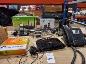 MIXED TELECOM LOT TO CONTAIN - TP-LINK 450MBPS WIRELESS N ROUTER, (GIGASET) HANDSET, TP-LINK ROUTER, ORTERY TRUVIEW 360, (POLYCOM) HANDSET, YEALINK HANDSET, 2 X BT XENON HANDSET, BT ELEMENT 1K DIGITAL CORDLESS PHONE WITH ANSWER MACHINE PLUS CABLES