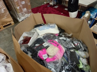 FULL PALLET BOX OF BRAND NEW CLOTHING IE. TOPSHOP TROUSERS, DOROTHY PERKINS TOPS, TOPSHOP MOM JEANS, DOROTHY PERKINS CARDIGANS, JACQUELINE DE YONG DRESSES ETC