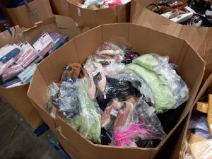 FULL PALLET BOX OF BRAND NEW CLOTHING IE. AMBER SKIRTS, PEACOCKS TOPS, BOUX AVENUE JUMPERS, TOPSHOP SKIRTS, PEACOCKS SLIDERS, DOROTHY PERKINS JUMPERS ETC.