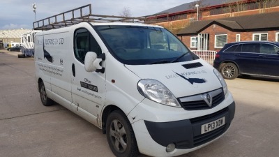 WHITE VAUXHALL VIVARO 2900 SPORTIVE CDTI. ( DIESEL ) Reg : LP13 XDW, Mileage : 123,139 Details: WITH KEY MOT VALID UNTIL 09/09/2021 WITH LOG BOOK FIRST REGISTERED 19/08/2013 1995CC WITH SAT NAVE AIR CONDITIONING