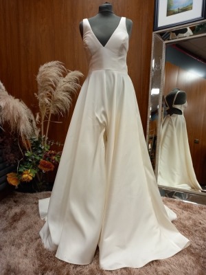 1 X (WTOO) ELEGANT IVORY WEDDING DRESS COLOUR - IVORY SIZE - 10