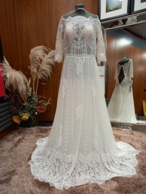 1 X (PRONOVIAS BARCELONA EFFORTLESS BOHEMIAN ATIRA) WEDDING DRESS MODEL - ATIRA OFW ENCAJE COLOUR - OFF WHITE SIZE - UK12 RRP - £1,490