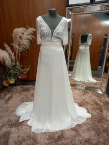 1 X (ALMA) WEDDING DRESS MODEL - 4B116GASAE01420 SIZE - UK14 RRP - £1,290