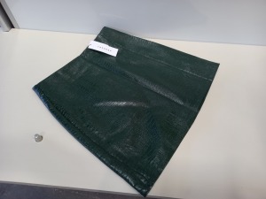 20 X BRAND NEW TOPSHOP GREEN SNAKE PRINT SKIRTS IN VARIOUS SIZES - 12 X UK SIZE 12, 5 X UK SIZE 8 AND 3 X UK SIZE 16 RRP £25.00 (TOTAL RRP £500.00)