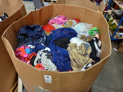 FULL PALLET OF CLOTHING IN VARIOUS STYLES AND SIZES CONTAINING ...