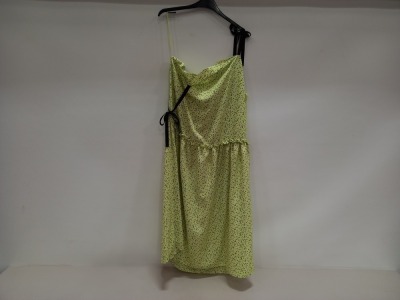 12 X BRAND NEW TOPSHOP GREEN FLORAL DRESSES IN ASSORTED SIZES RRP £35.00 (TOTAL RRP £420.00)
