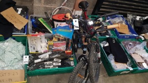 LARGE QUANTITY OF CHILDRENS TOYS TO INCLUDE - 2 X CHILDRENS MOUNTAIN BIKES, VARIOUS CHILDRENS CARS, TRAINS, TRAIN TRACK, LIGHT SAVER, MECCANO SET ETC