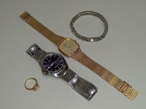 MISC JEWELLERY LOT IE. 2 X WATCHES - SEKONDA & ROTARY, 1 X YELLOW RING STAMPED 18 CT - NO MAIN STONE BUT WHITE STOMES ON THE OUTER AND A BRACELET