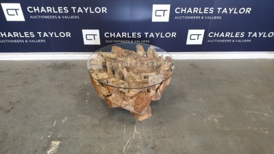 BRAND NEW SOLID TEAK ROOT WOODEN ROUND COFFEE TABLE WITH NON-TEMPERED GLASS DIA - 82cm RRP £895