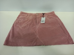 26 X BRAND NEW TOPSHOP MOTO PINK SUEDE STYLED SKIRT IN VARIOUS SIZES RRP £34.00 (TOTAL RRP £884.00)