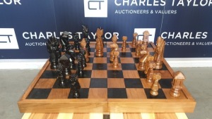 BRAND NEW SOLID TEAK ROOT WOODEN BROWN/BLACK CHESS SET 50 X 25 X 10cm RRP £450