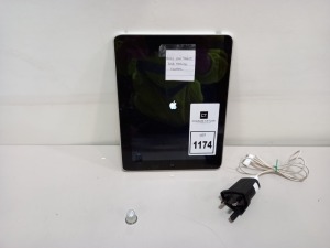 APPLE IPAD TABLET WITH 16GB STORAGE AND CHARGER