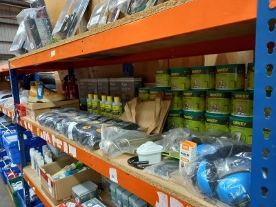 FULL SHELF CONTAINING MIXED LOT OF HARDWARE TO INCLUDE - (TOUGH GRIT) WORK BOOTS, (OAKEY) SAND PAPER, (JCB) WORK SOCKS, EAR DEFENDERS, (ALTECH) PLASTIC SIDE ENTRY INLET VALVE, FIRE EXTINGUISHERS ETC…