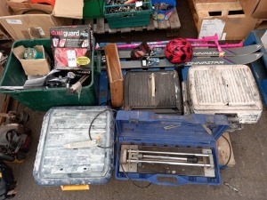 1 X PALLET OF MIXED ITEMS TO INCLUDE - COMPACT PLUS DIAMOND WET TILE CUTTER, 3 X ELECTRIC TILE CUTTERS, 1 X MANUAL TILE CUTTER, SKI'S, CHILDRENS CRASH HELMET, DUST PROTECTION SHEET, VALVE, TAP ETC ETC *HAVE NOT CHECKED TO SEE IF WORKING