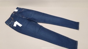 14 X BRAND NEW TOPSHOP LEIGH LIGHT DENIM JEANS UK SIZE 14 RRP £38.00 (TOTAL RRP £532.00)