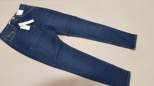 15 X BRAND NEW TOPSHOP LEIGH LIGHT DENIM JEANS UK SIZE 14 RRP £38.00 (TOTAL RRP £570.00)