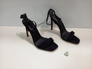 30 X BRAND NEW TOPSHOP DW SASKIA BLACK HGH HEELS IN 2 BOXES UK SIZE 7 RRP £29.00 (TOTAL RRP £870.00)
